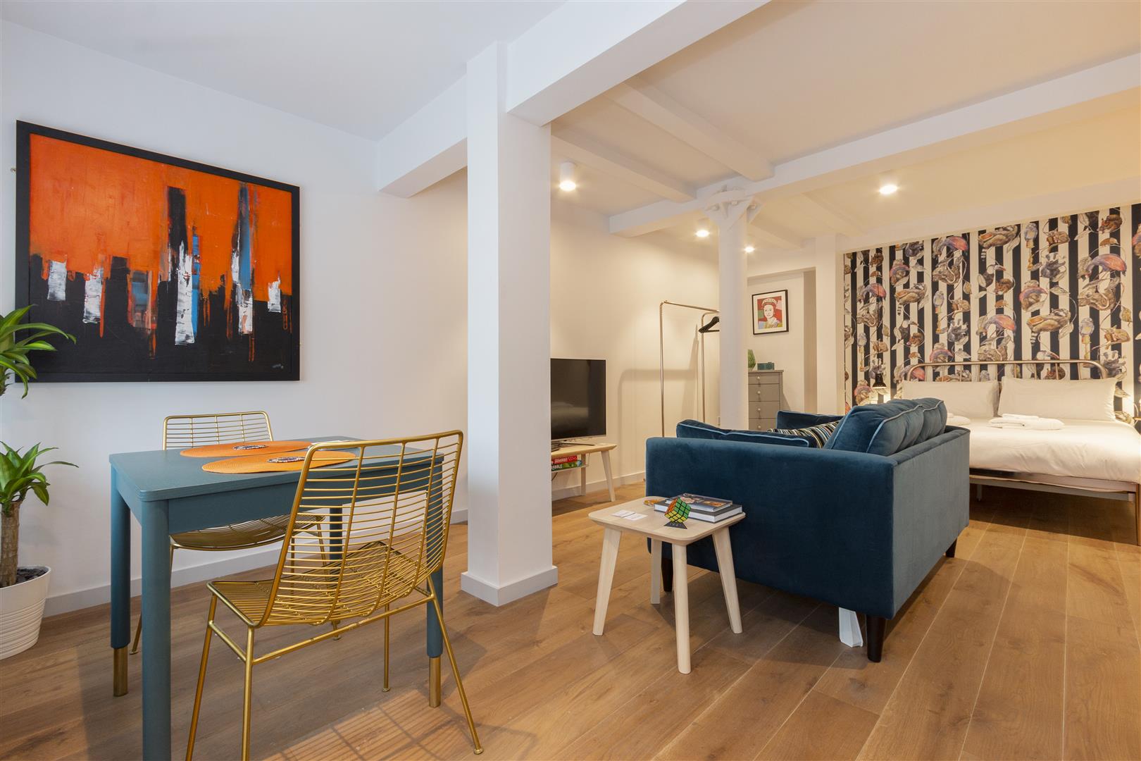 to Peach Properties Estate Agent, Shoreditch, London